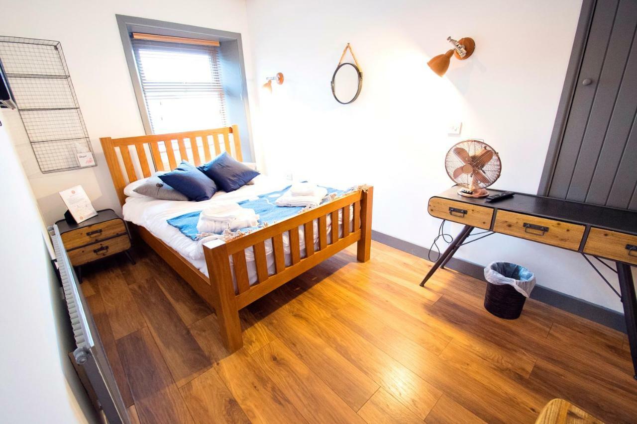 Nik The Greek Bed & Breakfast Burry Port Exterior photo