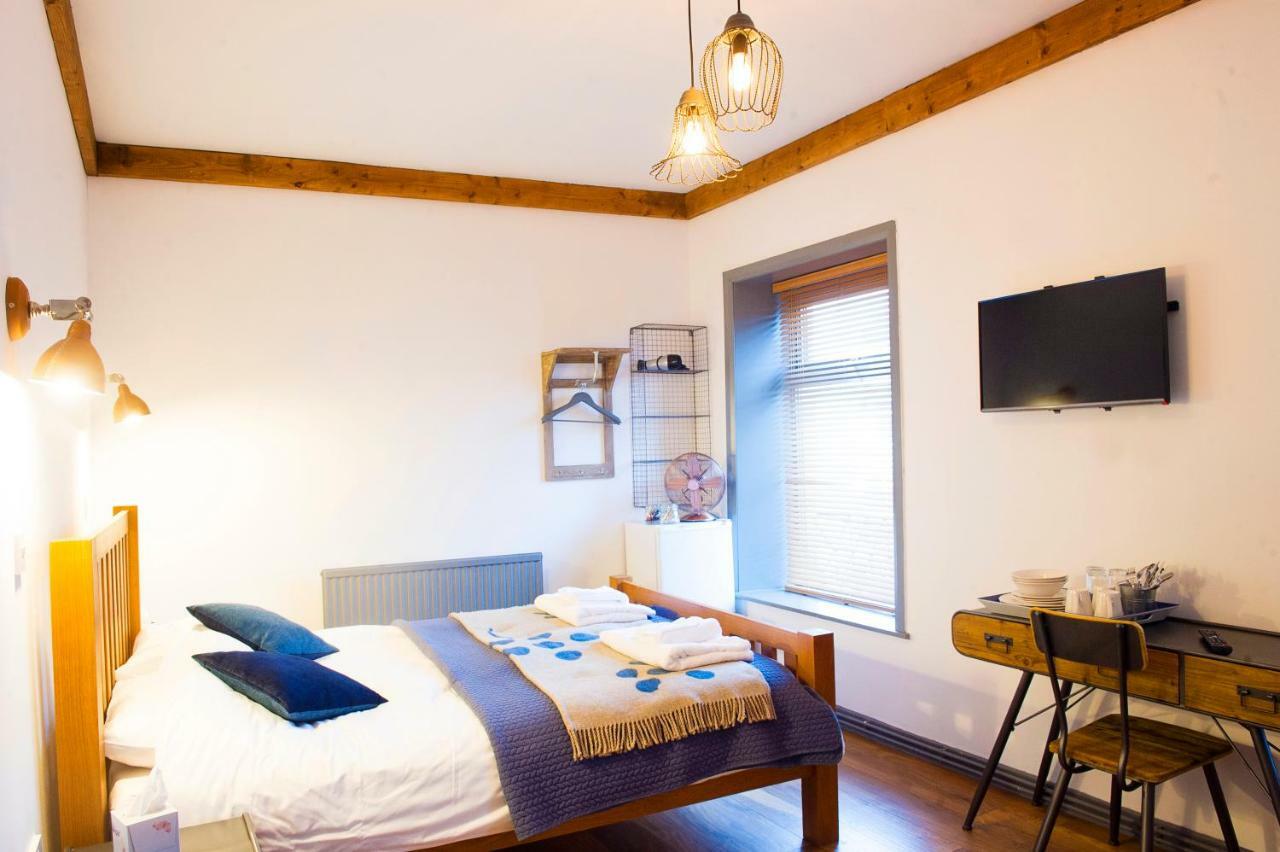 Nik The Greek Bed & Breakfast Burry Port Exterior photo