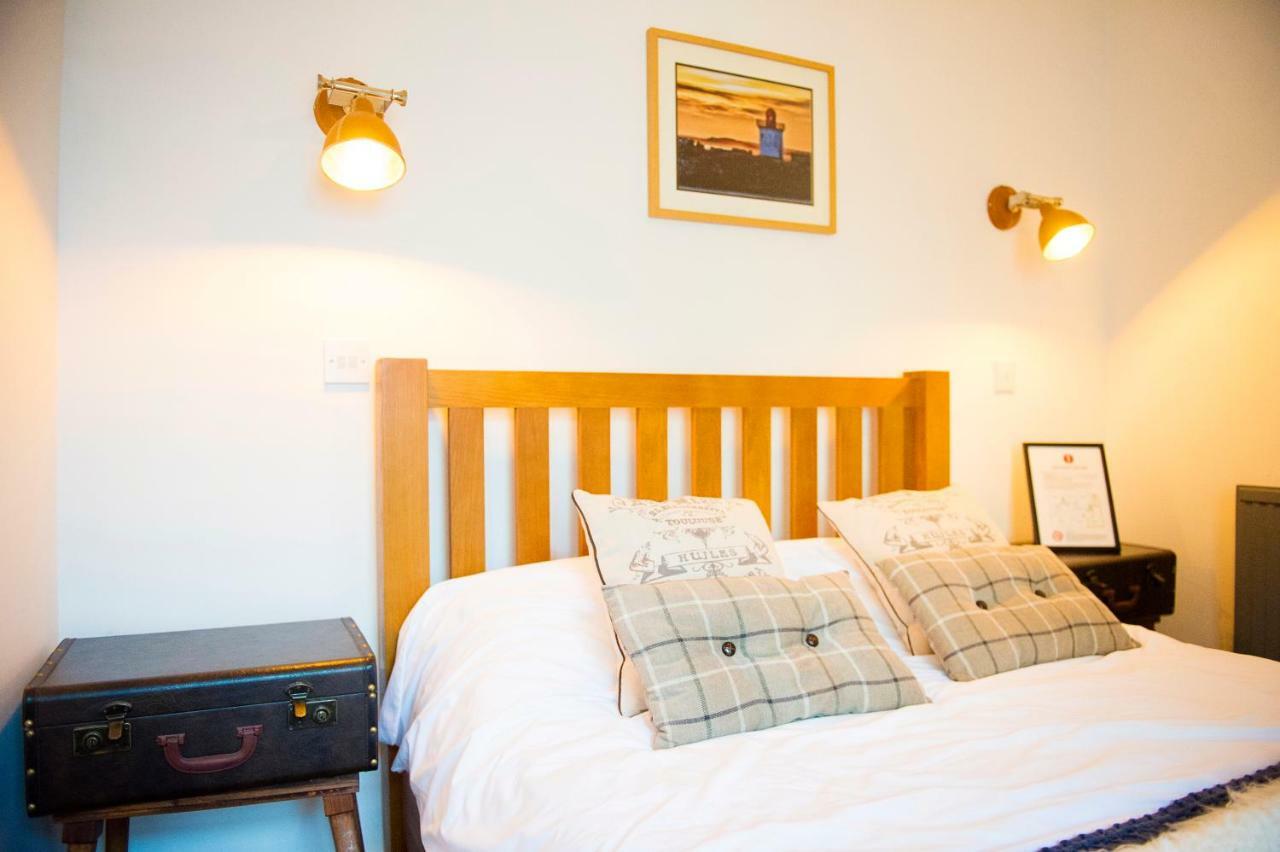 Nik The Greek Bed & Breakfast Burry Port Exterior photo